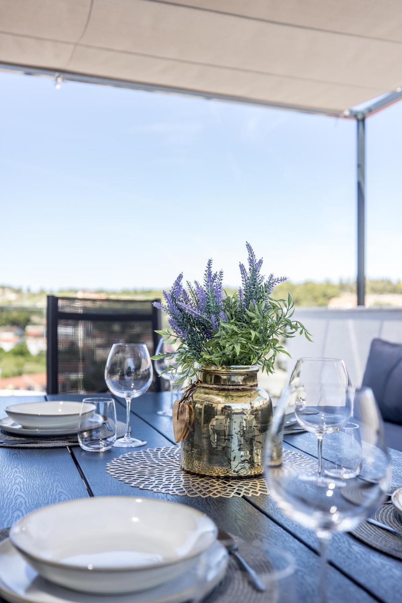 Luxury Immortelle Apartment *